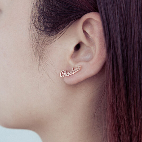 A female model wears a pair of rose gold earrings